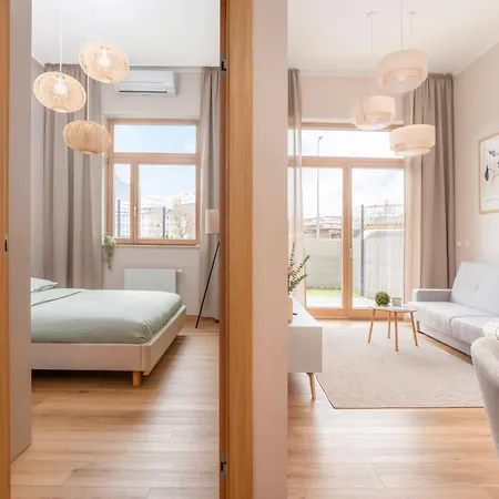 Kolejowa High * ורשה