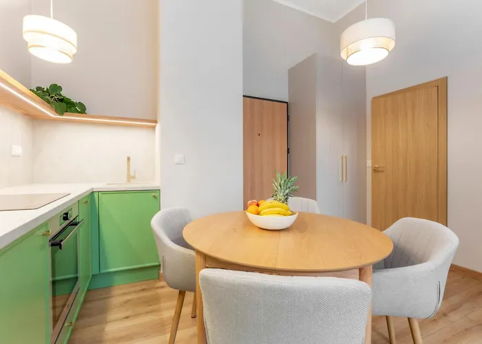 Kolejowa High * Warszawa